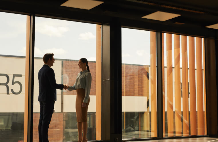 real-estate-deal-in-office-2021-09-24-04-09-37-utc-1.jpg